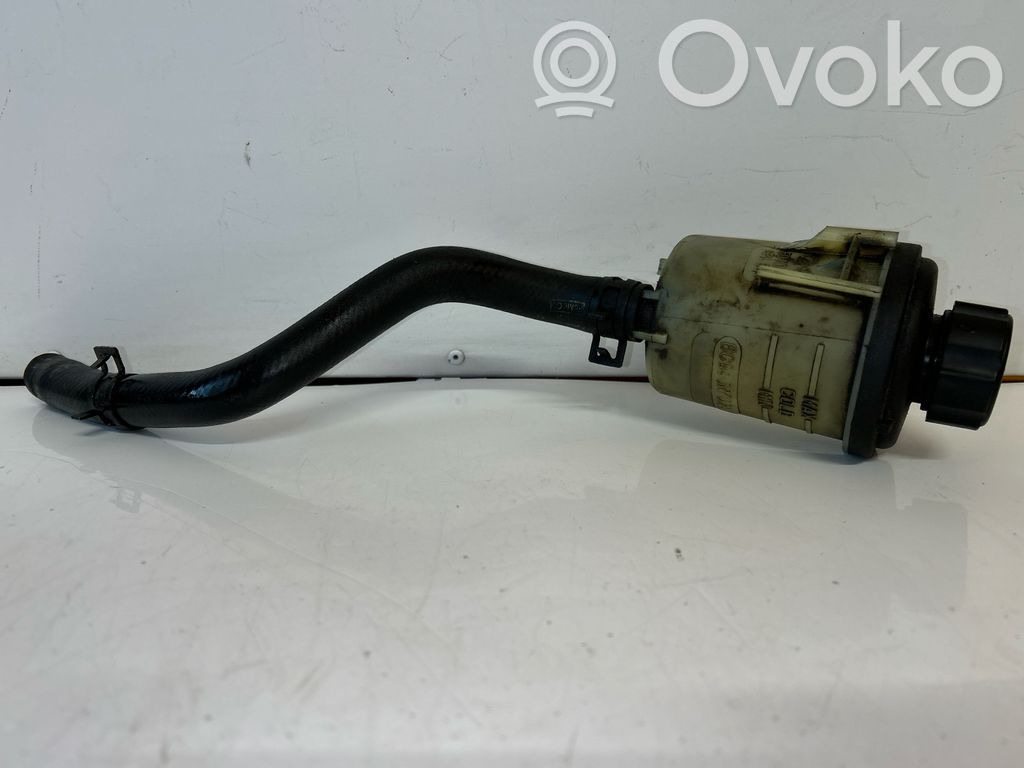 Volvo V70 Ohjaustehostimen nestesäiliö 