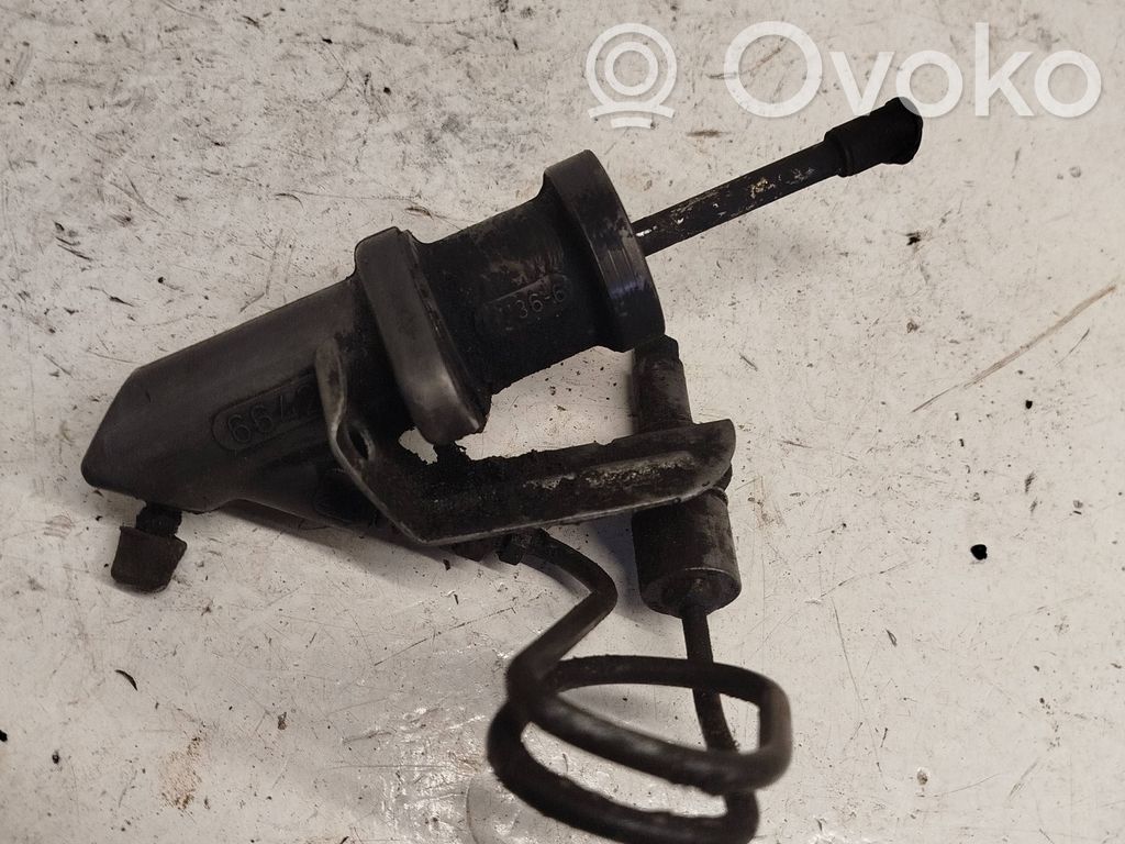 BMW 5 E39 Clutch slave cylinder 