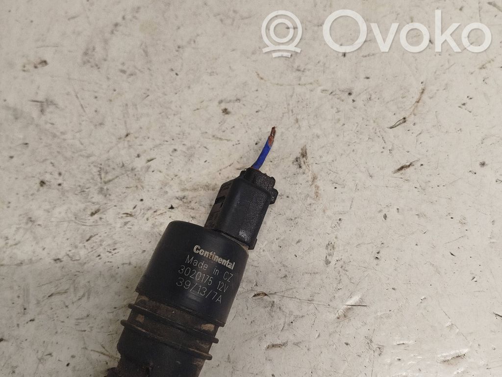 BMW 5 E39 Windscreen/windshield washer pump 