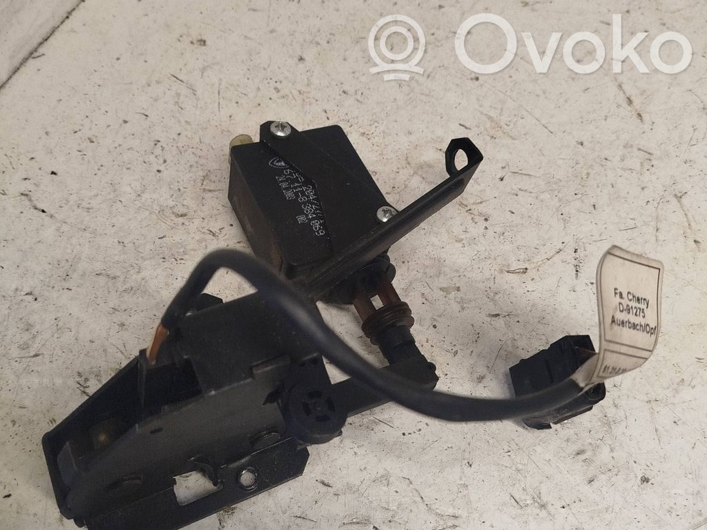 BMW 5 E39 Tailgate window lock/catch/latch 