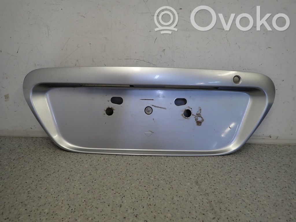 Mitsubishi Lancer Rückleuchtenband/Kennzeichenblende 