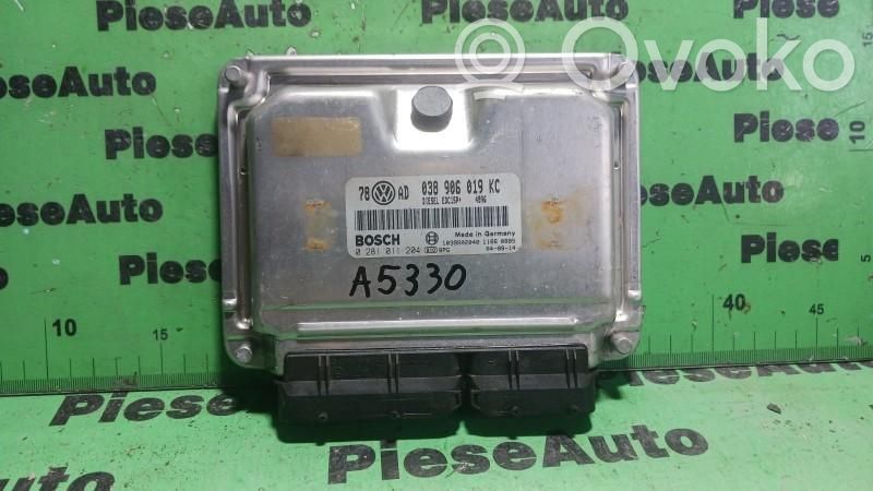 Volkswagen PASSAT B5.5 Unitate control motor/modul ECU 
