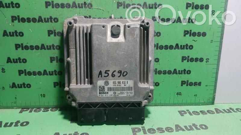 Volkswagen Golf V Motorsteuergerät ECU 
