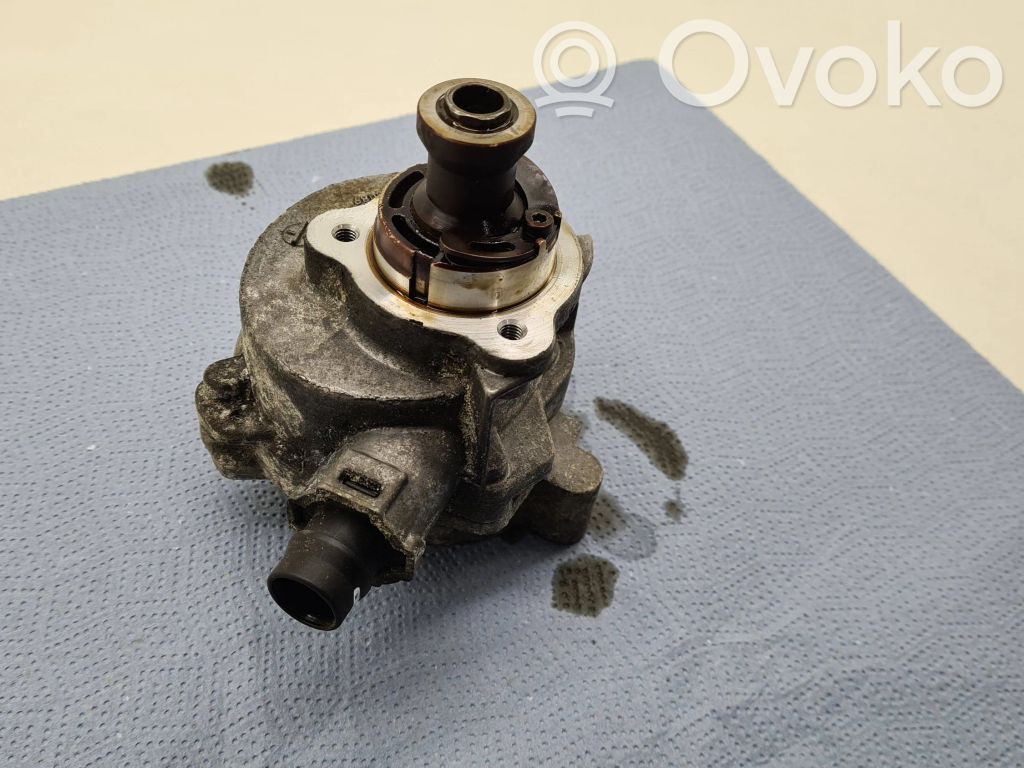 BMW 5 E60 E61 Vacuum pump 