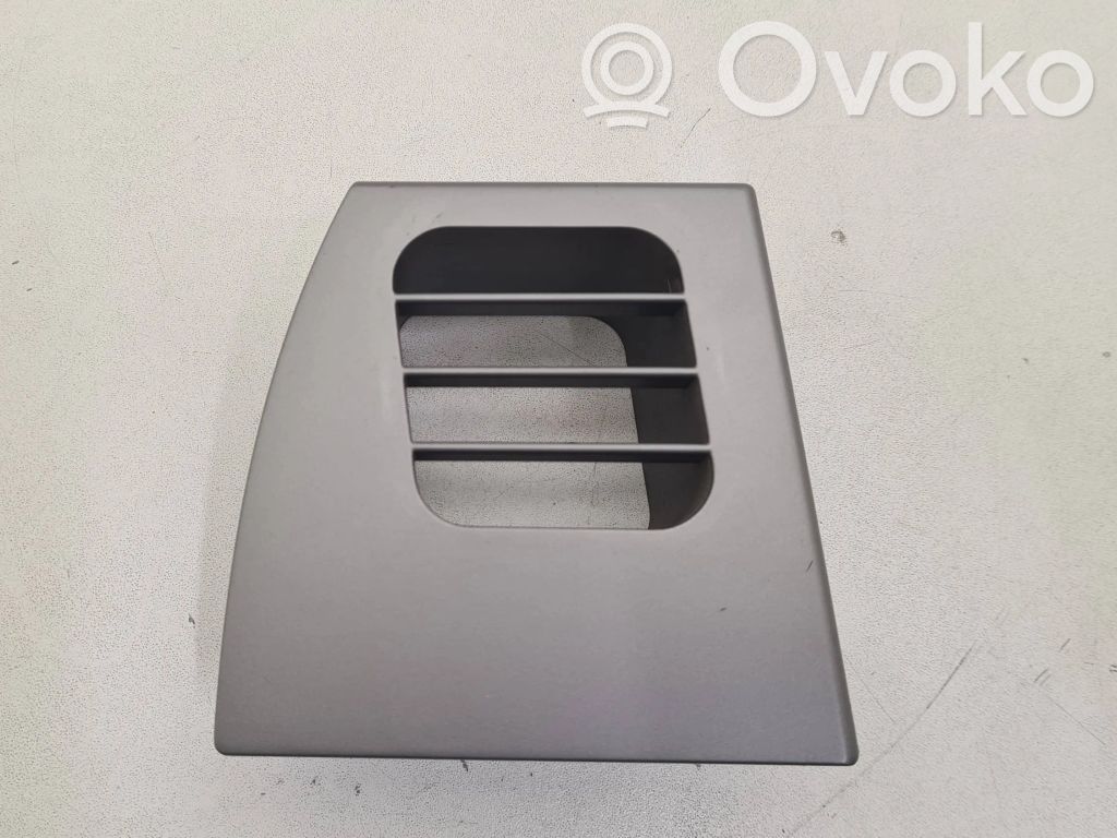 Grille d'aération centrale   7007147,14121810