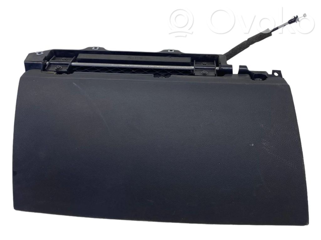 BMW 7 E65 E66 Mantu nodalījums 