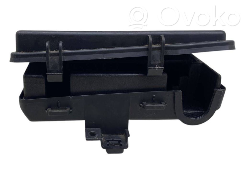 Audi Q7 4L Tapa de caja de fusibles 