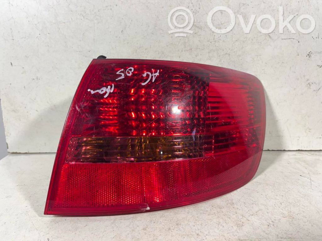Audi A6 S6 C6 4F Aizmugurējais lukturis virsbūvē 