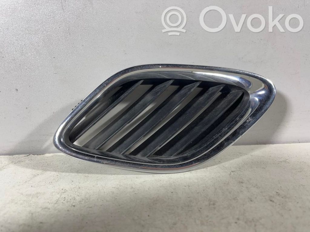 Saab 9-3 Ver2 Etupuskurin ylempi jäähdytinsäleikkö 