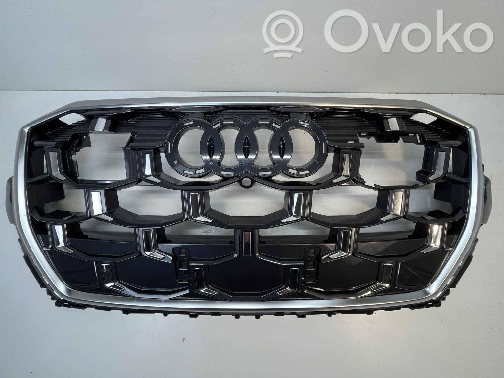 Audi Q7 4M Rejilla superior del radiador del parachoques delantero 
