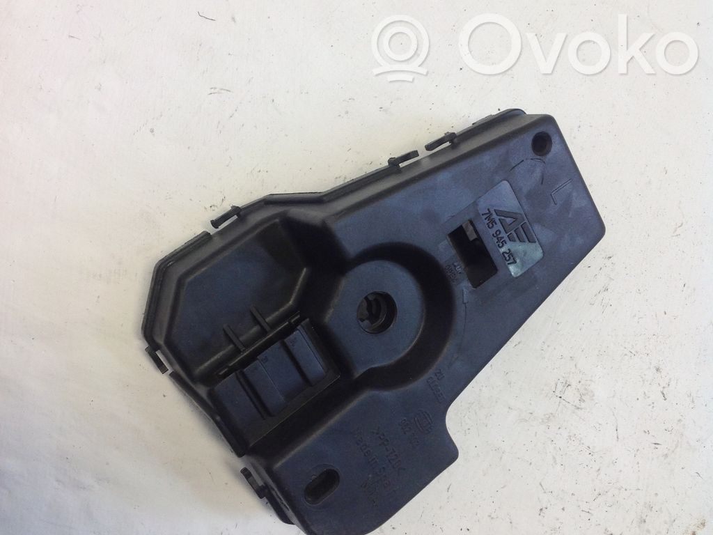 Ford Galaxy Takavalon polttimon suojan pidike 