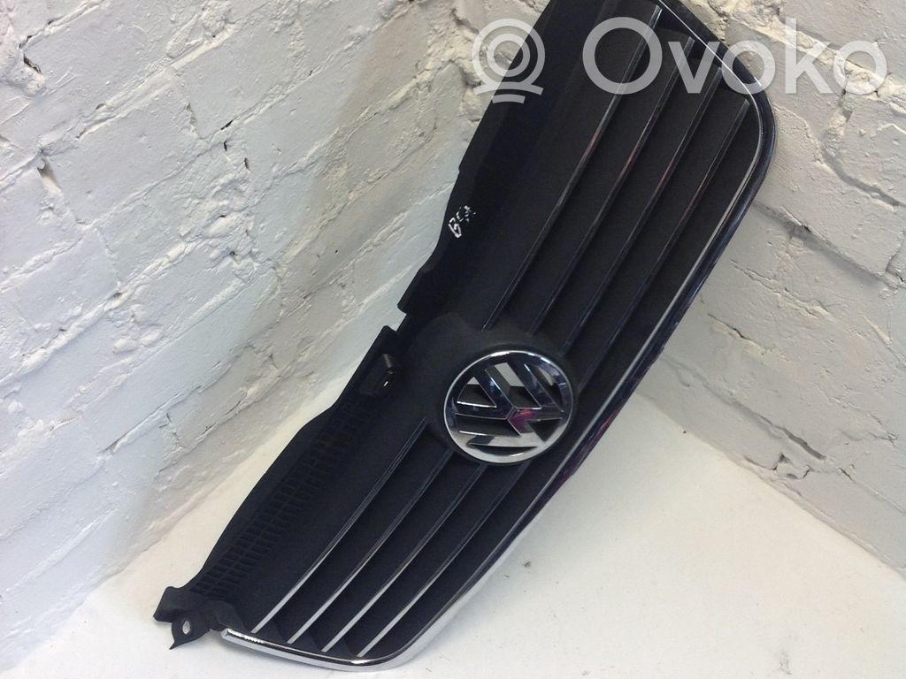 Volkswagen PASSAT B5.5 Maskownica / Grill / Atrapa górna chłodnicy 