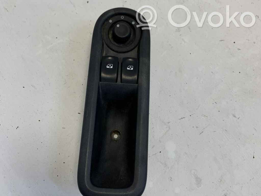 Renault Clio III Electric window control switch 