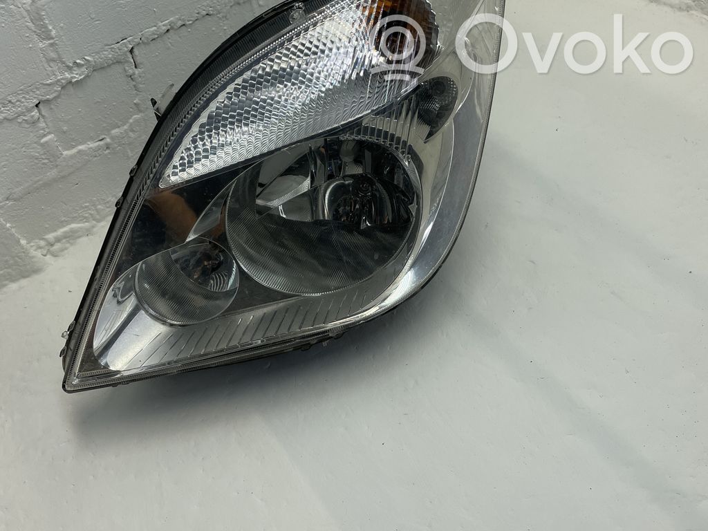 Mercedes-Benz Sprinter W906 Lampa przednia 