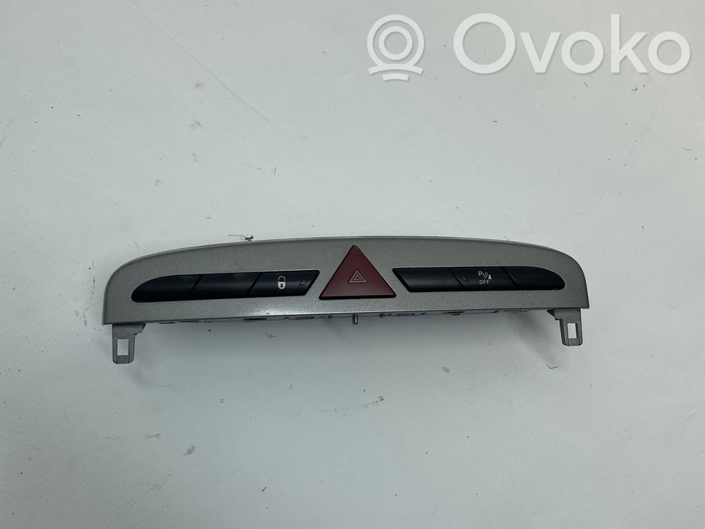 Peugeot 308 Hazard light switch 