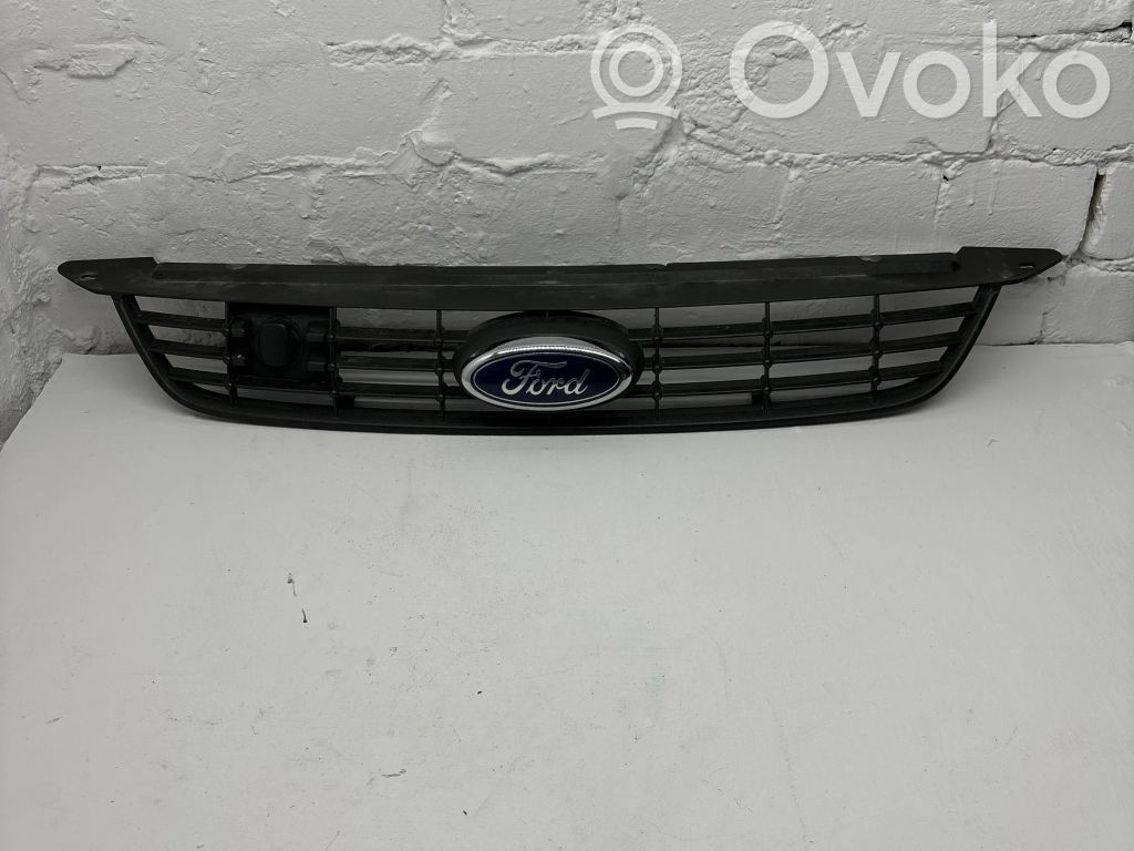 Ford Focus Front bumper upper radiator grill 