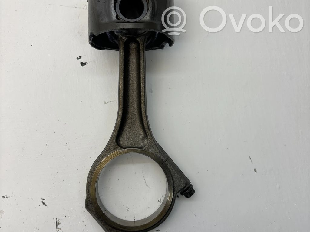 Pistón con biela   4R8Q,30EK3,H268X