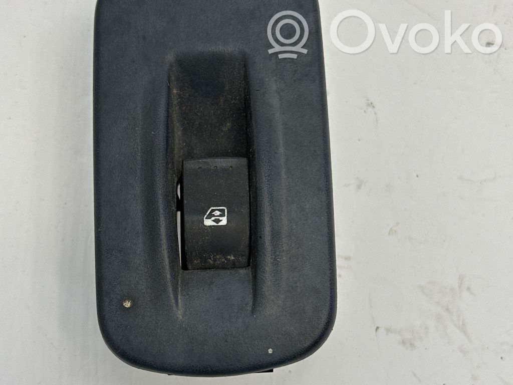 Opel Vivaro Electric window control switch 