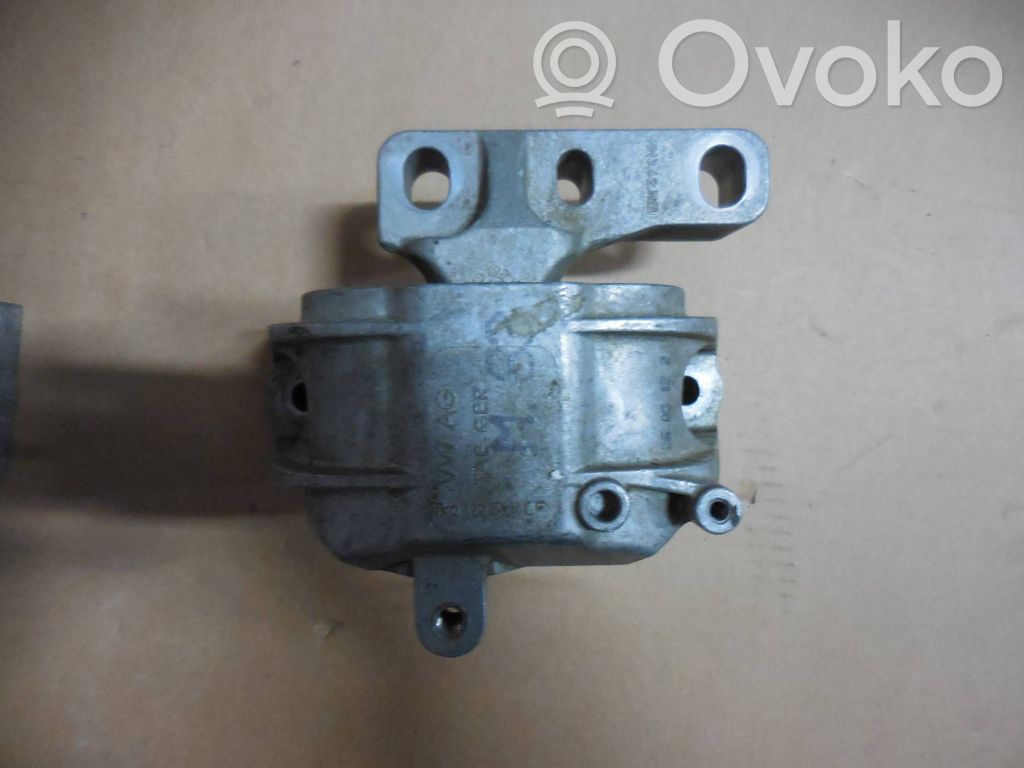 Engine mount bracket   1K0199262M