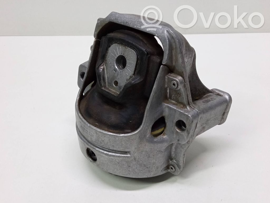 Engine mount bracket   8R0199381