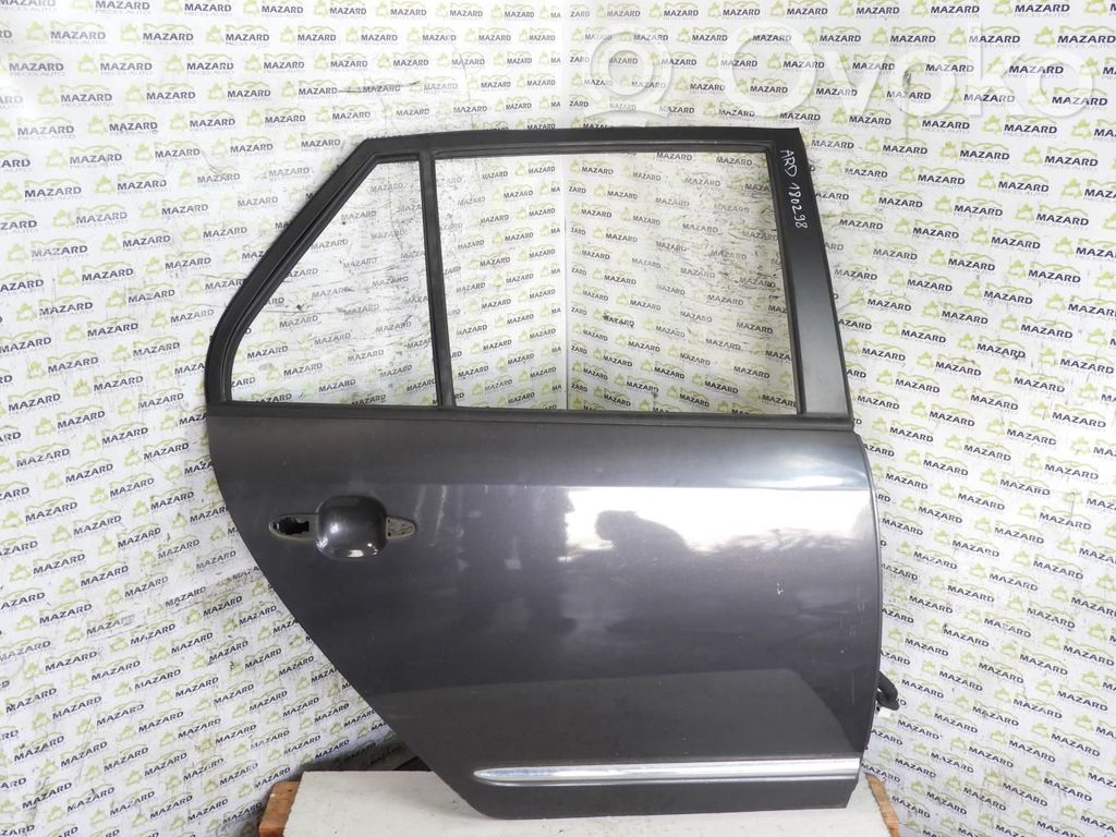 KIA Carens II Puerta trasera 