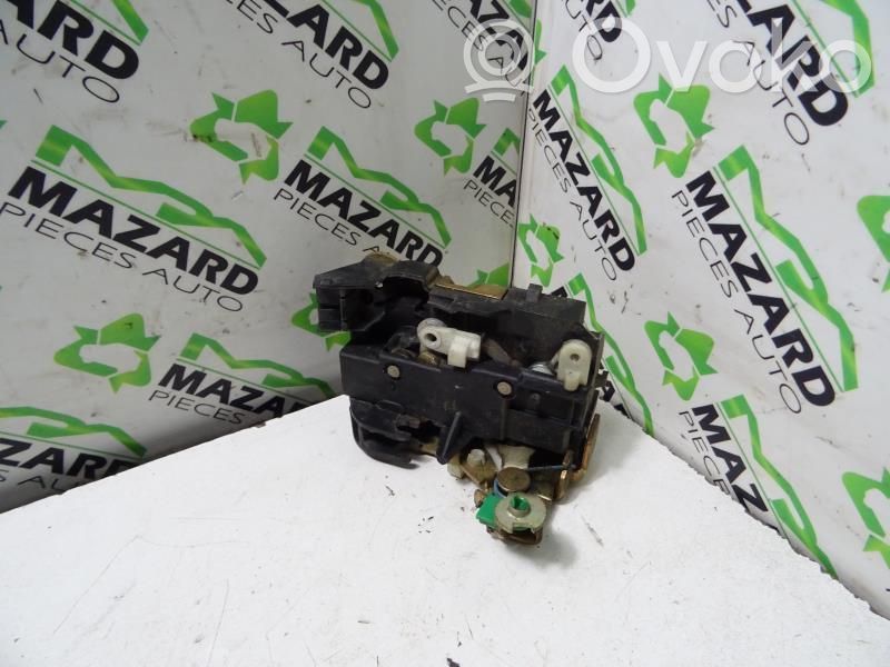Renault Clio I Front door lock 