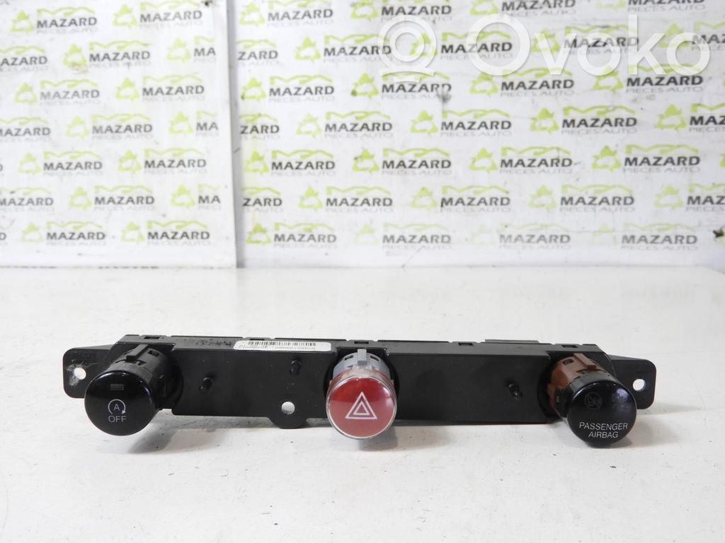 Fiat 500X Botón interruptor de luz de peligro 