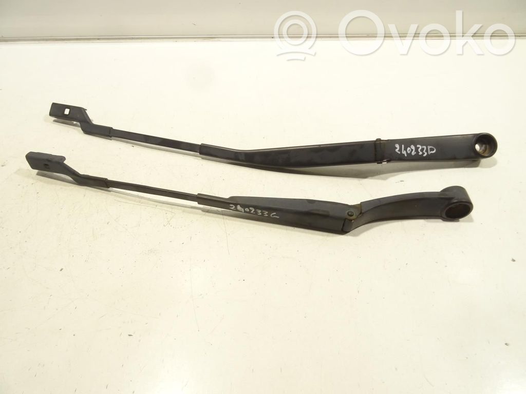 KIA Pro Cee'd I Front wiper blade arm 