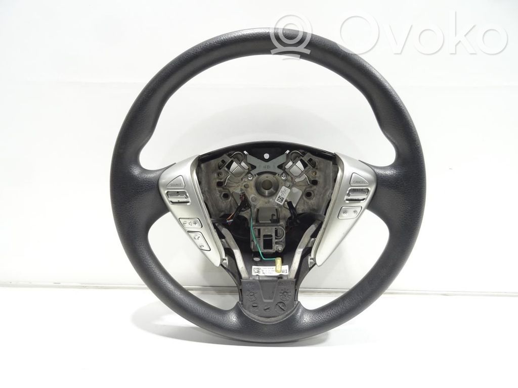 Nissan Note (E12) Steering wheel 
