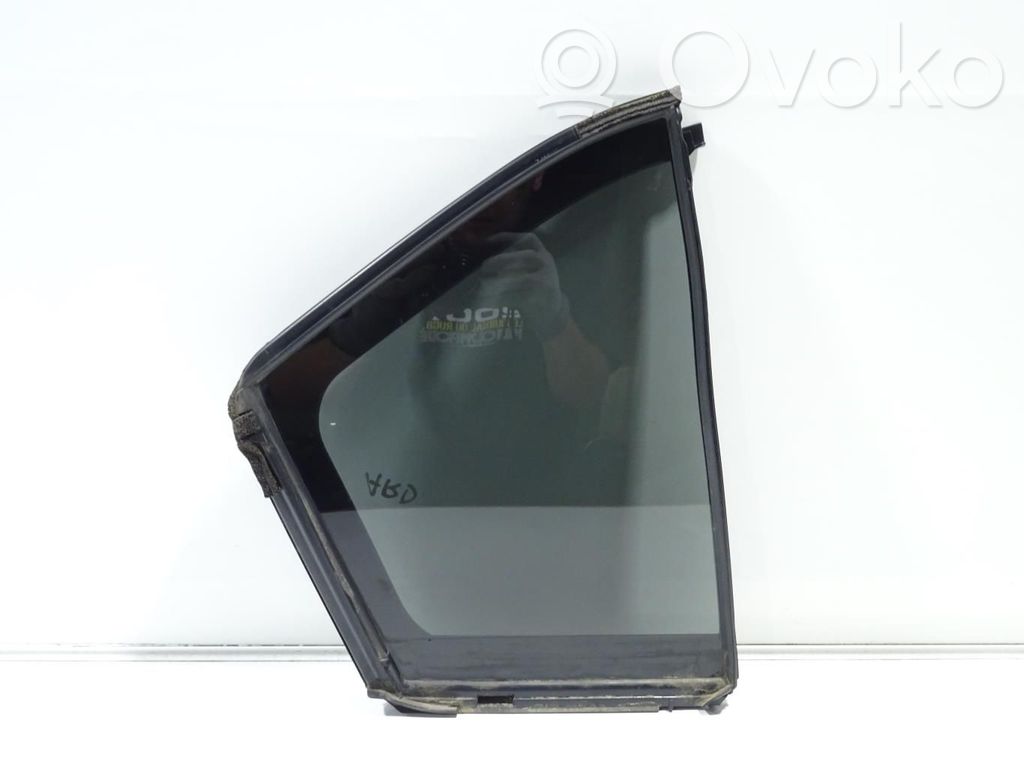 Ventanilla de ventilación de la puerta trasera   5740A226