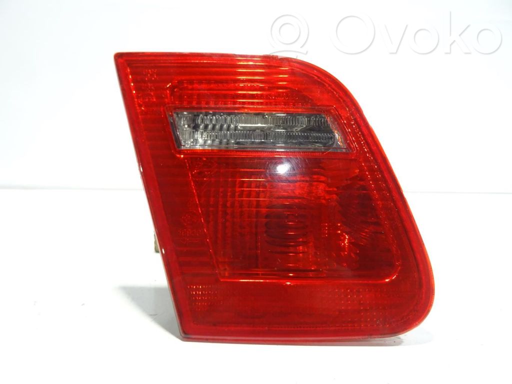 BMW 3 E46 Aizmugurējais lukturis pārsegā 