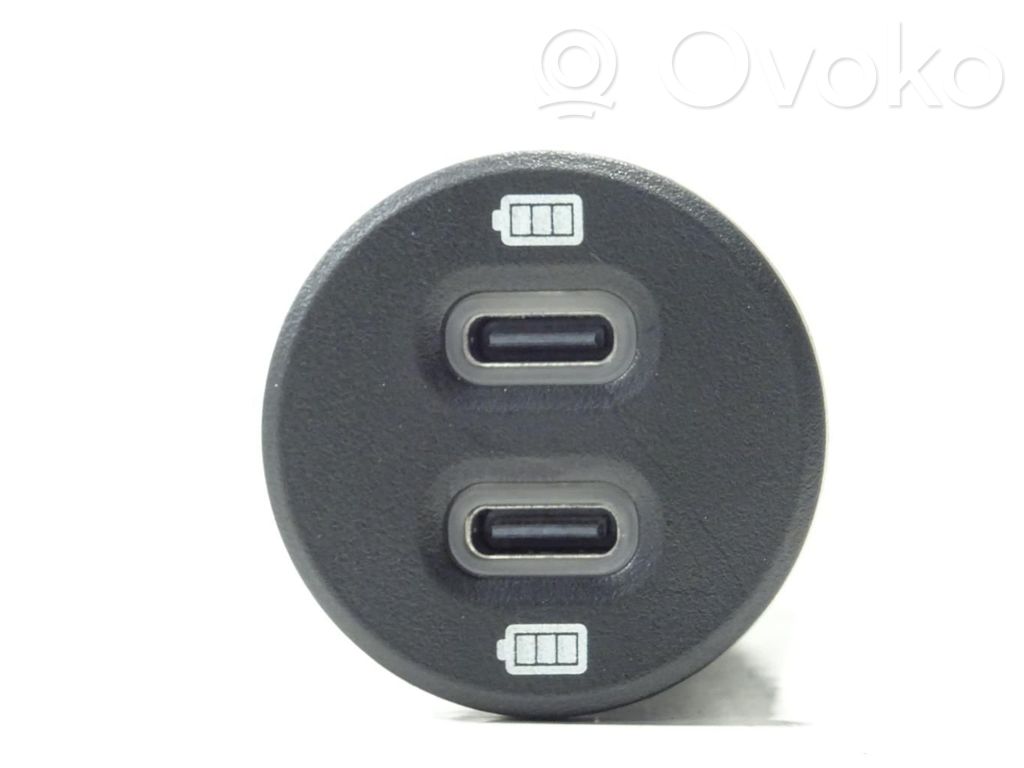 Porsche Macan (95B) USB socket connector 