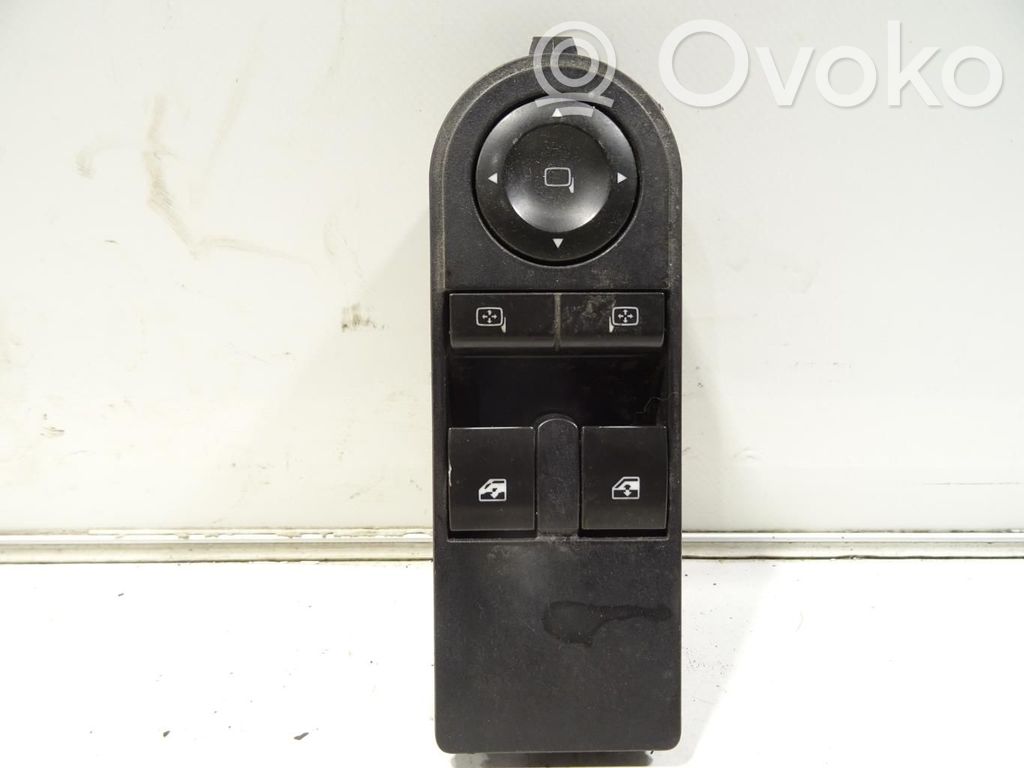 Opel Zafira B Interruptor del elevalunas eléctrico 