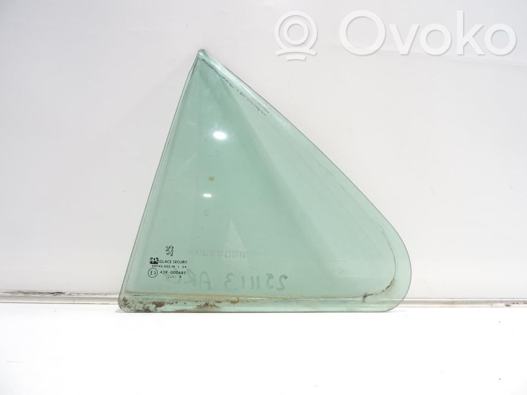 Peugeot 406 Ventanilla de ventilación de la puerta trasera 