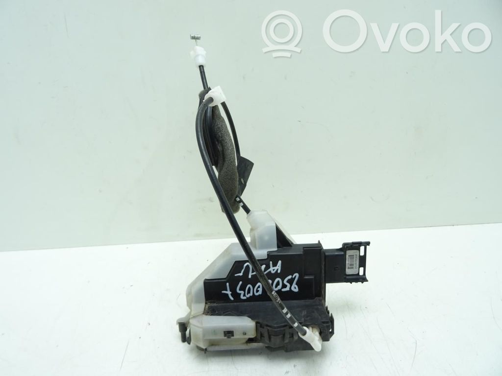Citroen C5 Front door lock 