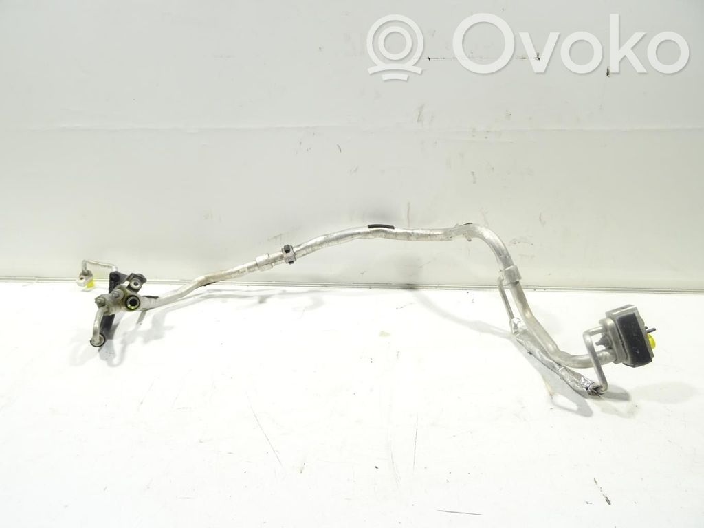 Ilmastointilaitteen putki (A/C)   DS7H19E881CD