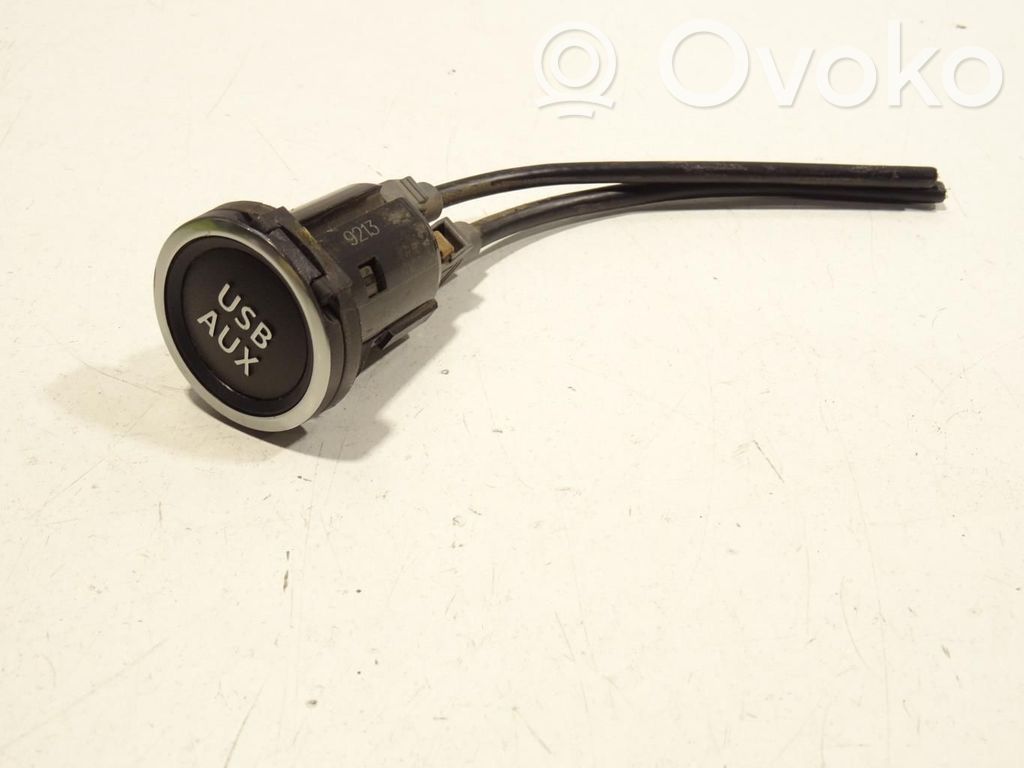 USB-pistokeliitin