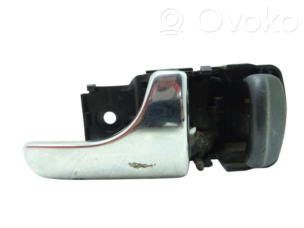 Nissan Terrano Manecilla interna puerta delantera 