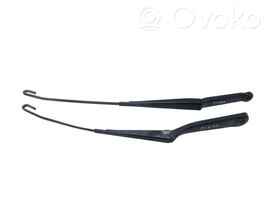 BMW X3 E83 Front wiper blade arm 