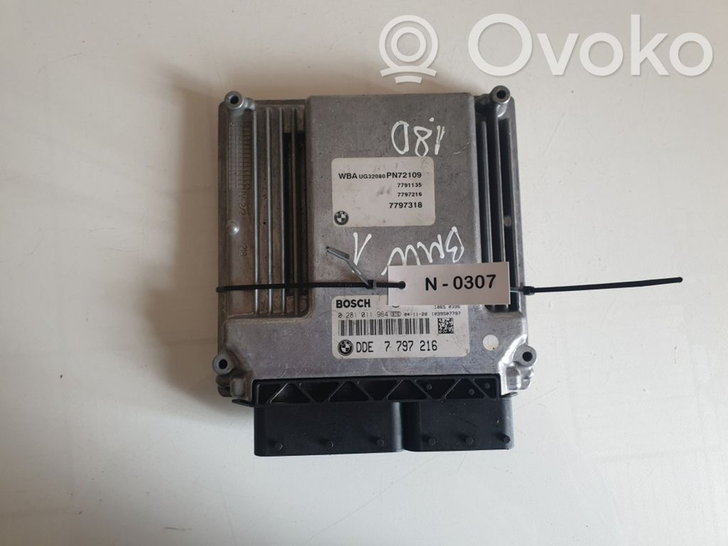 BMW 1 E81 E87 Engine control unit/module 