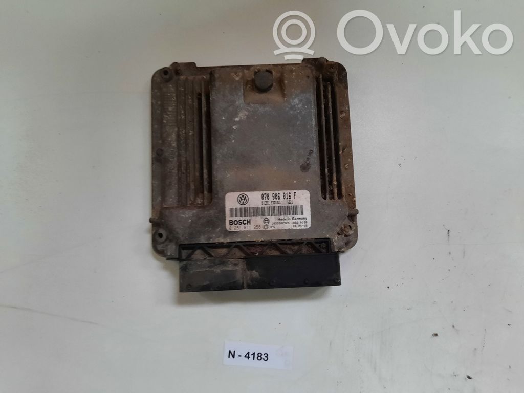 Volkswagen Touareg I Engine control unit/module 