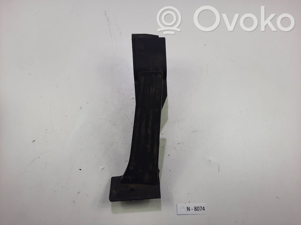 Accelerator throttle pedal