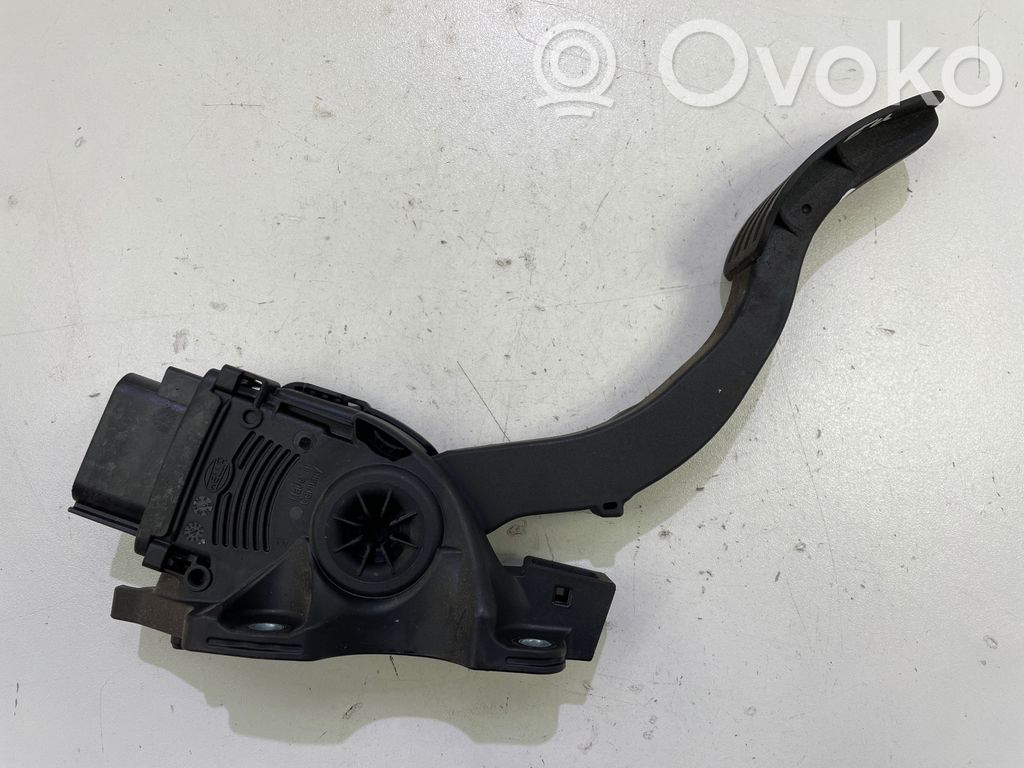 Volvo V70 Accelerator throttle pedal 