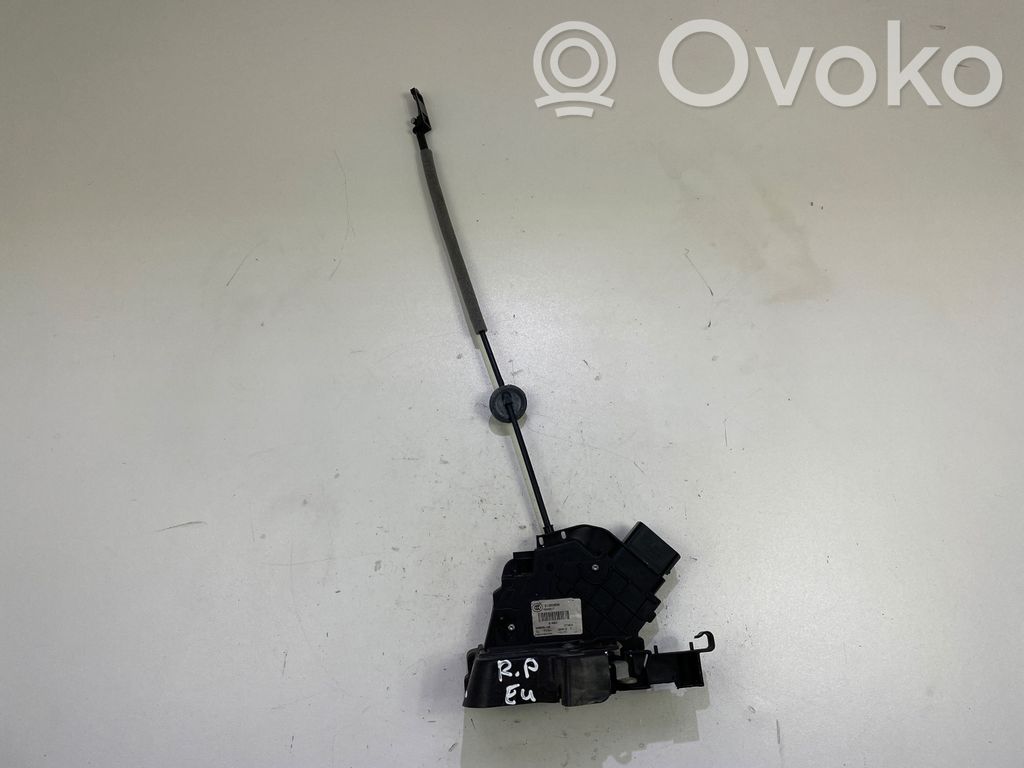Volvo V70 Front door lock 
