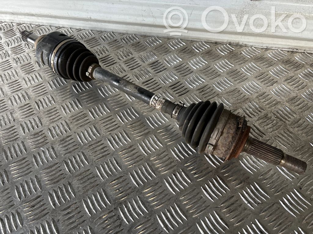 Toyota Yaris Półoś przednia 
