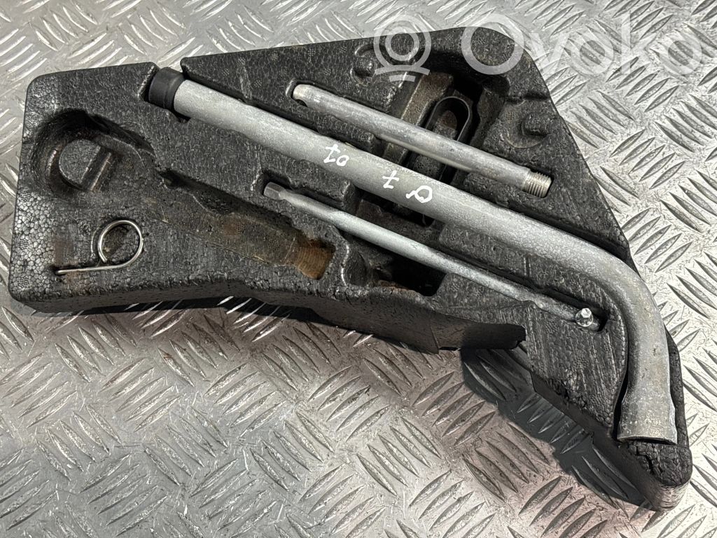 Audi Q7 4L Tool box 