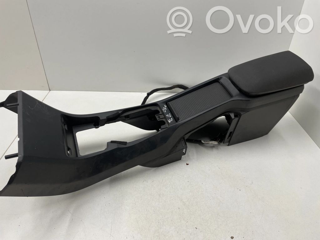 Volvo V40 Centrālā konsole 