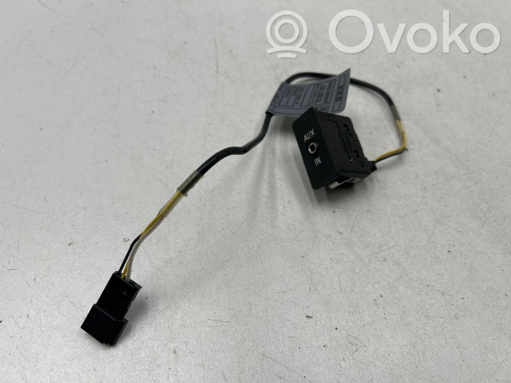 BMW 3 E90 E91 Разъем AUX 
