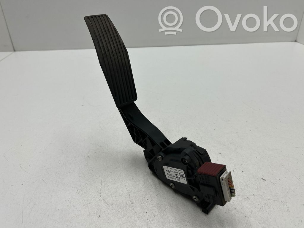 Opel Astra J Pedal del acelerador 
