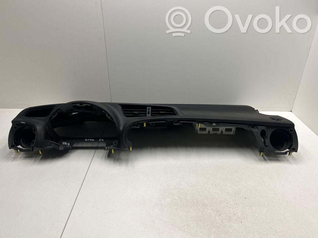 Toyota Yaris Deska rozdzielcza 